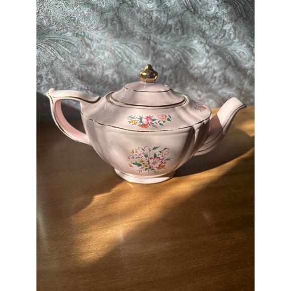 Vintage pink Sadler teapot with bouquets of flowers - Picture 7 of 10